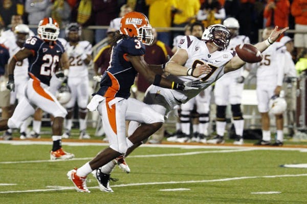 Daryl Quitalig The Daily IlliniArizona State's Chris Coyle (7) drops a pass on fourth down late in the fourth quarter during the game against the Fighting Illini at Memorial Stadium in Champaign, IL. The dropped pass caused a turnover and the Sun Devils were not able to regain possession after this drive, so the Illini emerged victorious 17-14.