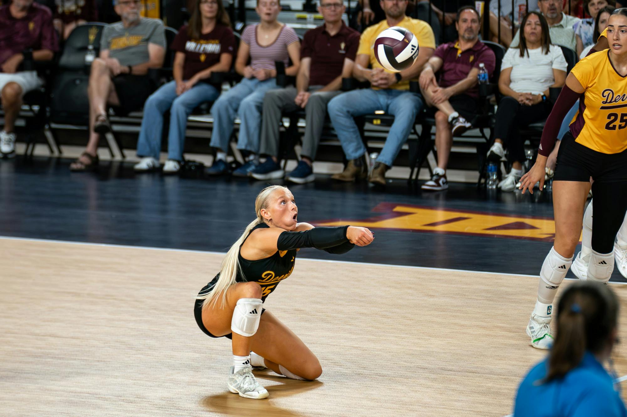 Sports-volleyball-faith-frame-profile-1000.jpg