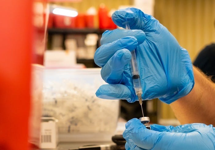 210519 vaccine stock la prensa.jpg