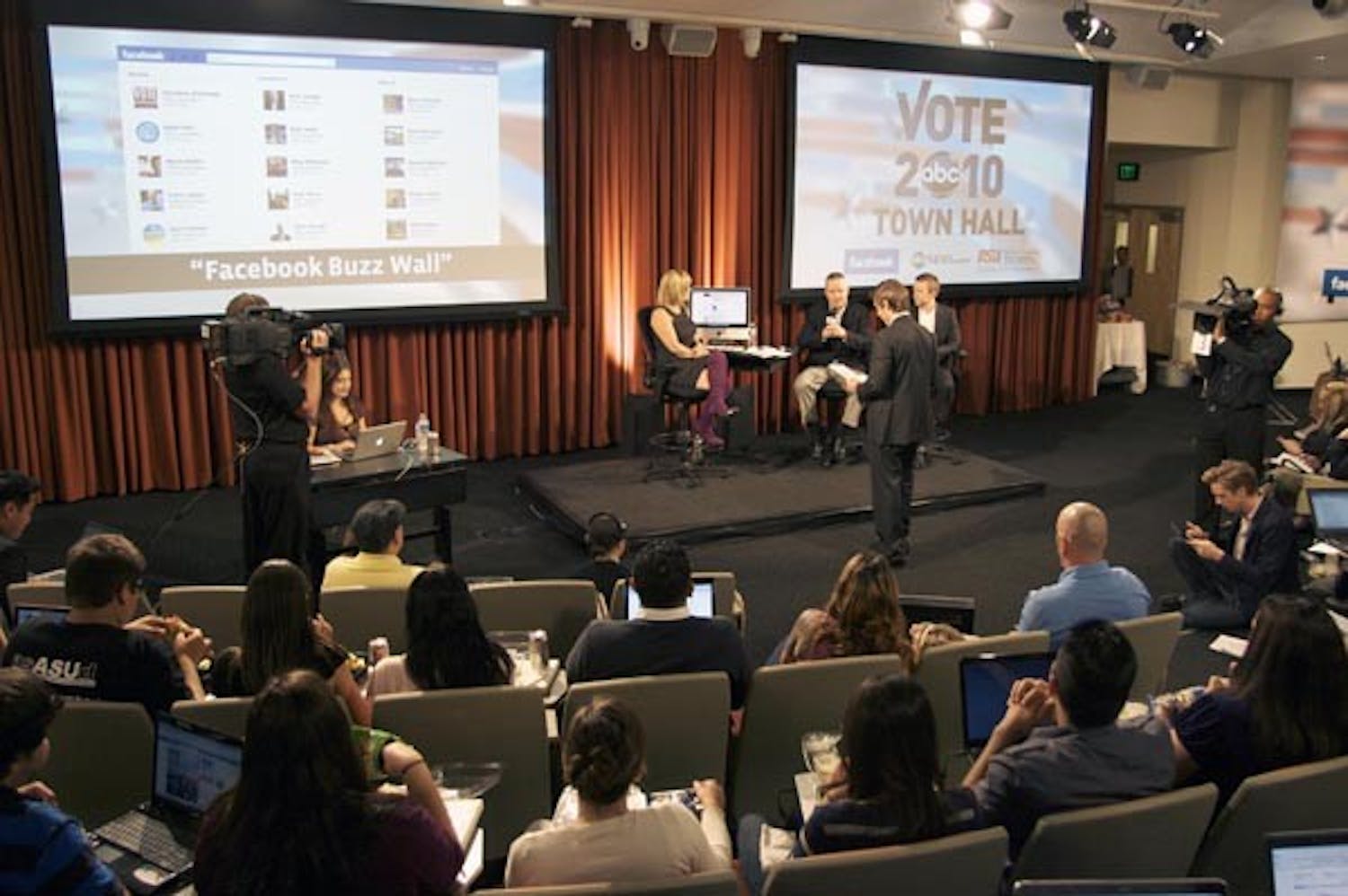 LIVE COVERAGE: ABC News, Facebook and the Walter Cronkite School of Journalism and Mass Communication co-hosted an election town hall Tuesday night. Co-hosted by ABC’s David Muir, the town hall meeting was streamed live onto Facebook and ABC News. (Photo by Scott Stuk)