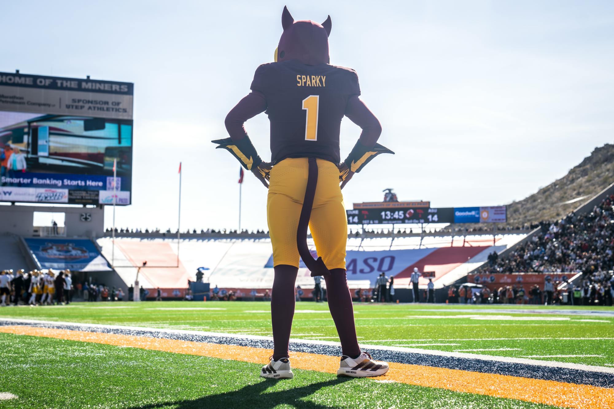 Sports-Football-Sunbowl-Cavale-37.png