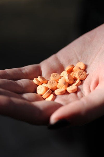 With finals approaching, students turn to drugs like Adderall to focus and more efficiently get their work done. However, psychologists believe Adderall does not have significant benefits and may actually harm students. (Photo by Jenn Allen)