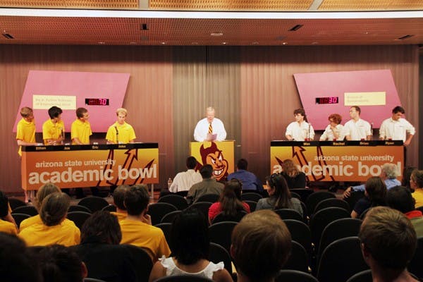 PROBLEM SOVING: The School of Sustainability team takes on the Ira A. Fulton School of Engineering team in the first round of the Academic Bowl on Monday night. The Ira A. Fulton School of Engineering has moved on to the semi-finals and will face the next round on Thursday night. (Photo by Rosie Gochnour)