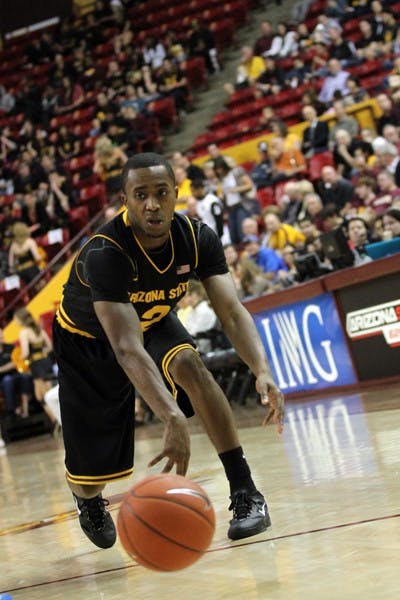 Chris Colvin executes a bounce pass in a game against UCLA on Feb. 23. Colvin finished with 10 points and nine assists in the Sun Devils’ 66–57 loss to the UCLA Bruins on Thursday night. (Photo by Sam Rosenbaum)