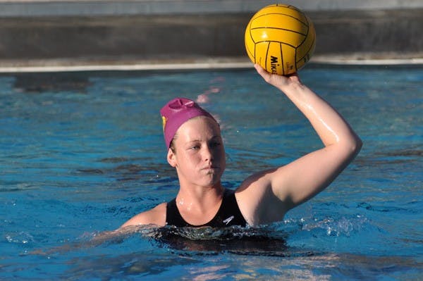 Uneven Offense: ASU sophomore attacker Amanda Young looks for an open pass during practice on Feb. 24. The Sun Devils split Saturday’s games with a loss to UCLA and a victory over Cal Baptist. (Photo by Sierra Smith)