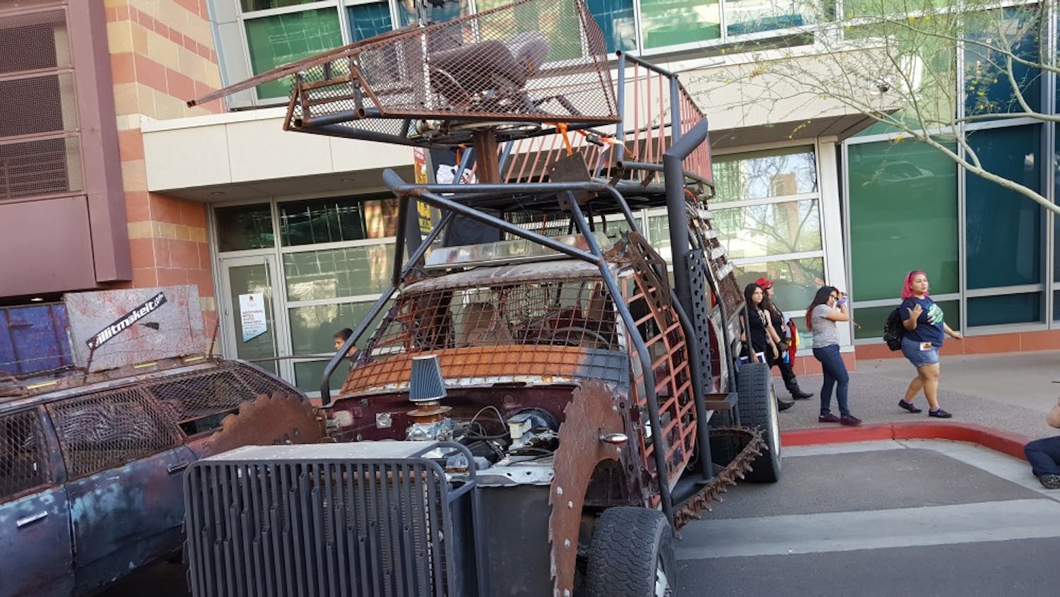 Engineers of the Apocalypse, a&nbsp;car-building group,&nbsp;created a massive parade car in honor of Mad Max for Phoenix Comicon 2016.