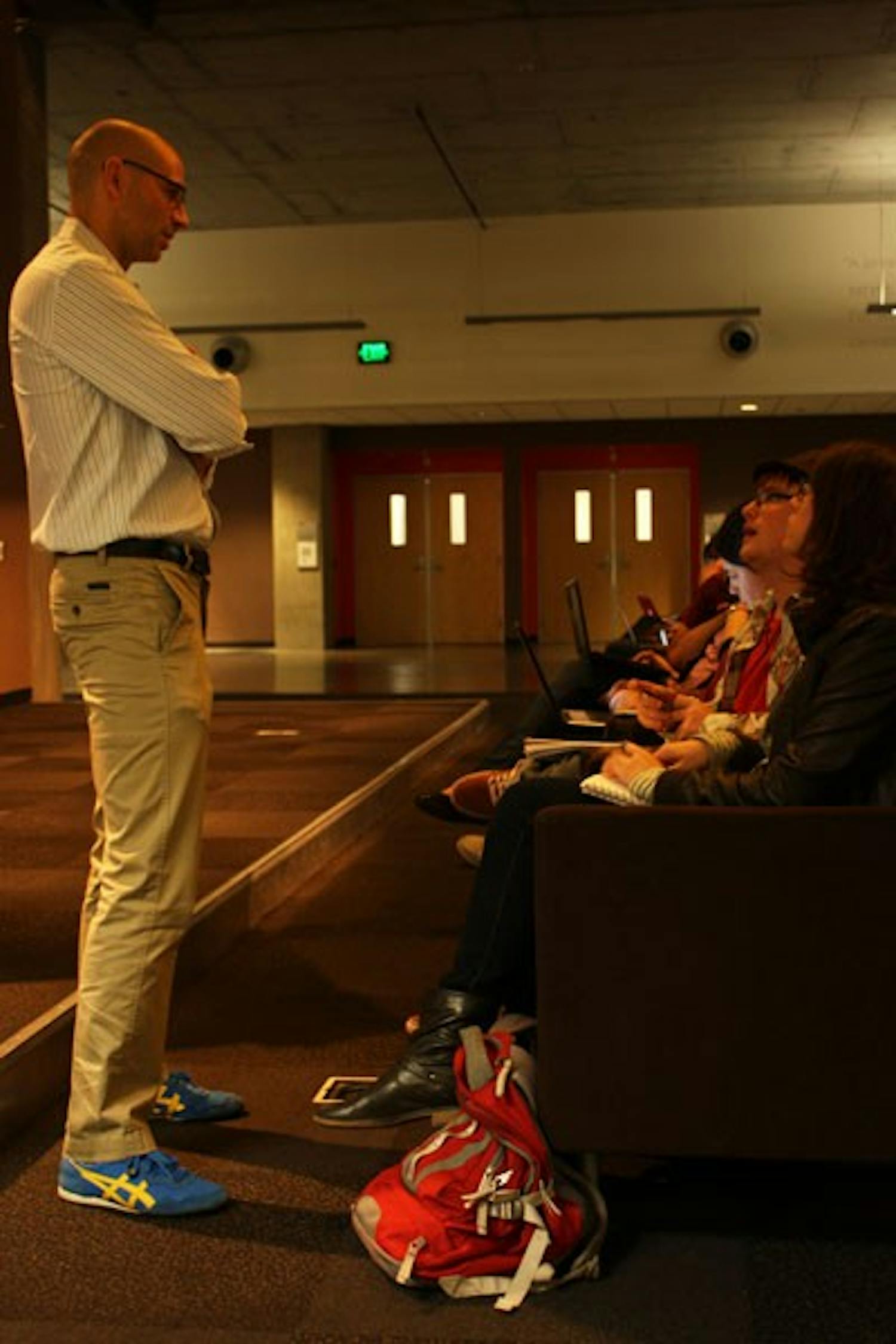 Editor of Slate Magazine David Plotz takes questions from students prier to his speech at Cronkite's Must See Monday event. (Photo by Jessie Wardarski)