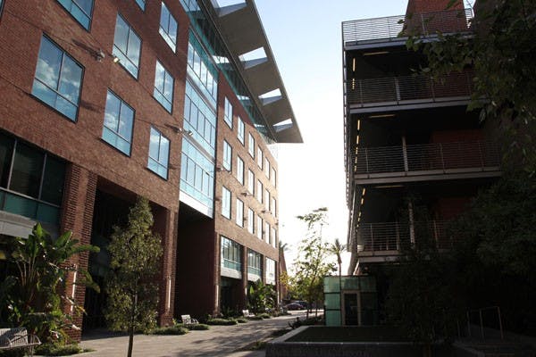 SINKING SUN: The setting sun tries to shine through the corridor located between the Foundation building and the Foundation parking garage. (Photo by Nikolai de Vera)