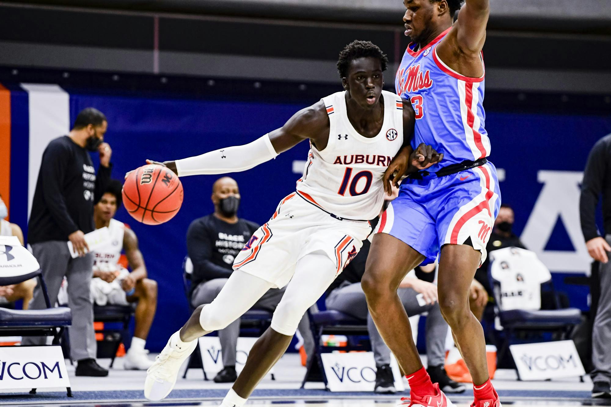 020621_Auburn__TVE0020_JT Thor drives the ball.jpg