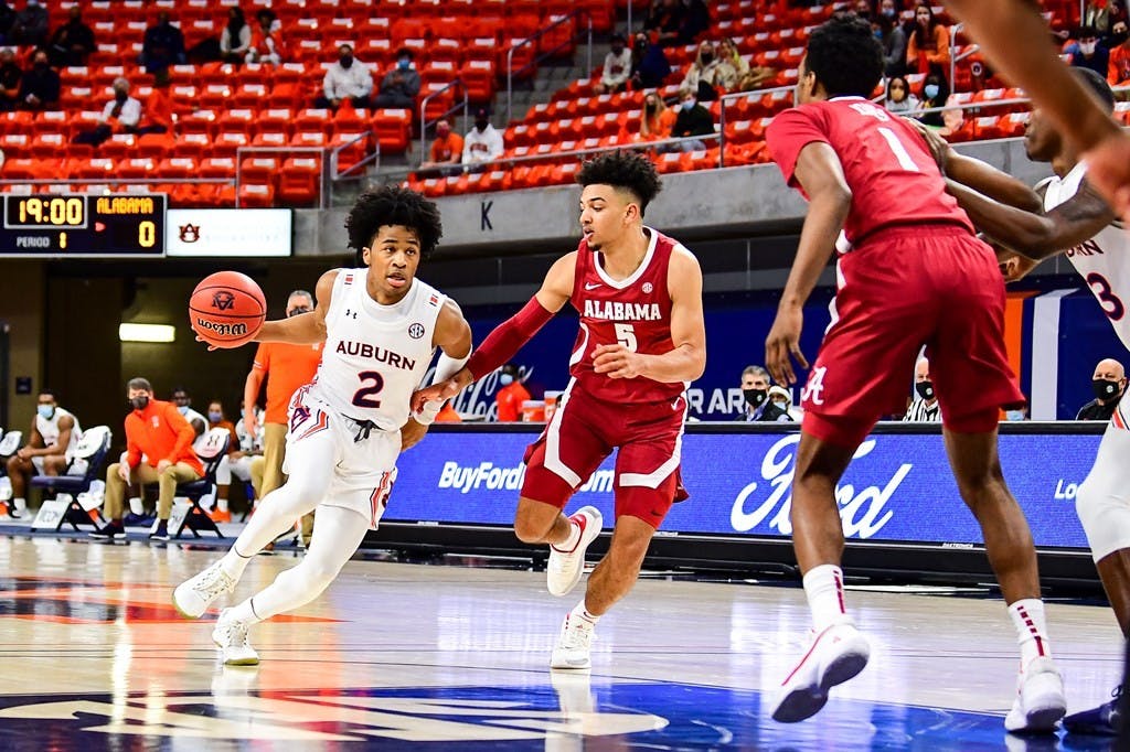 _big_010921_Auburn_SL1_8876_Sharife_Cooper_drives_the_ball_in_.jpg