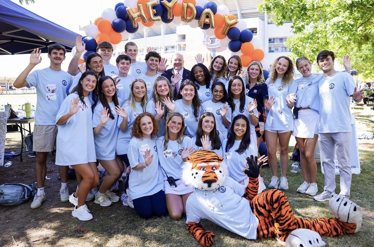 Auburn students and Auburn University's President Chris Roberts waving