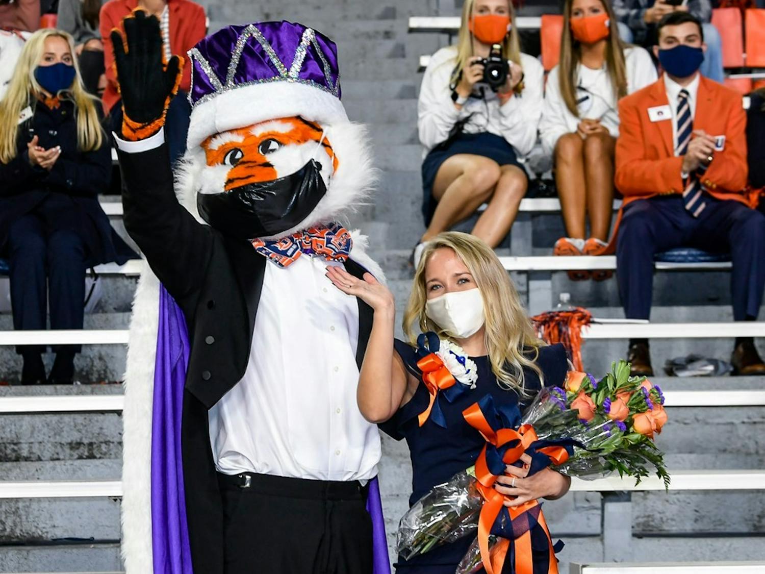 _big_112120_AUvsUM_TVE_Madison_Birkhead_Auburn_Homecoming_Queen_with_Aubie.jpg