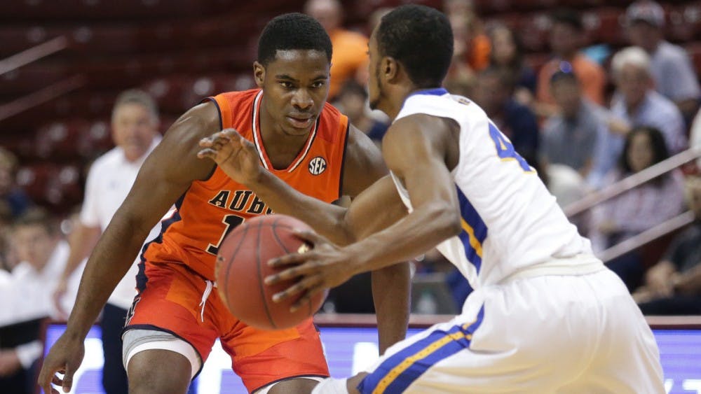 Day 3 of the Charleston Classic at TD Arena in Charleston, S.C. on Saturday, Nov. 19, 2017.