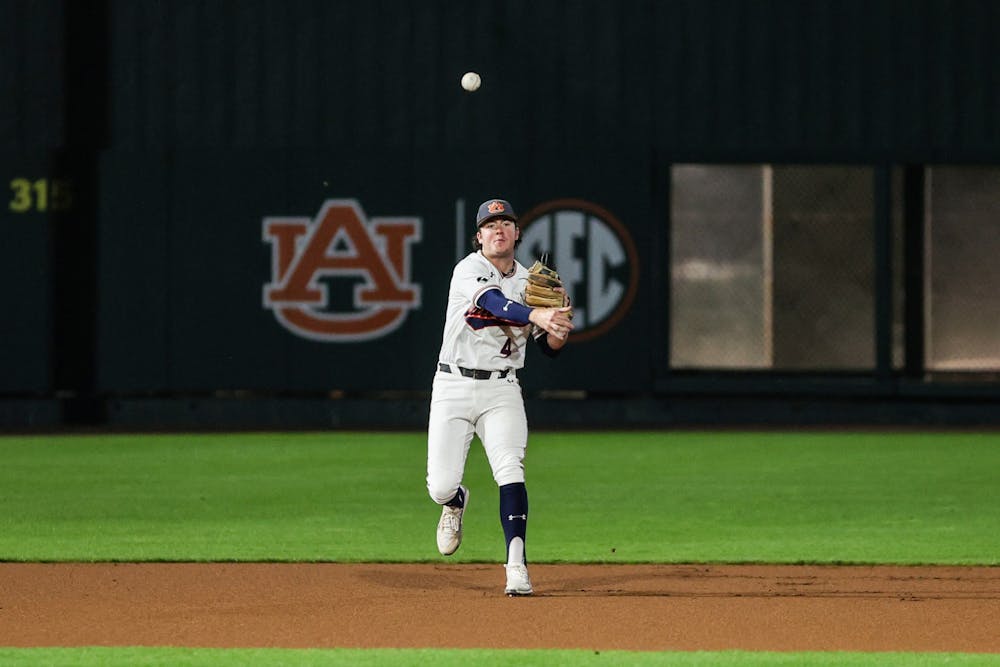342022-brody-moore-4-throws-to-first-auburnvsrhodeisland-jt002625