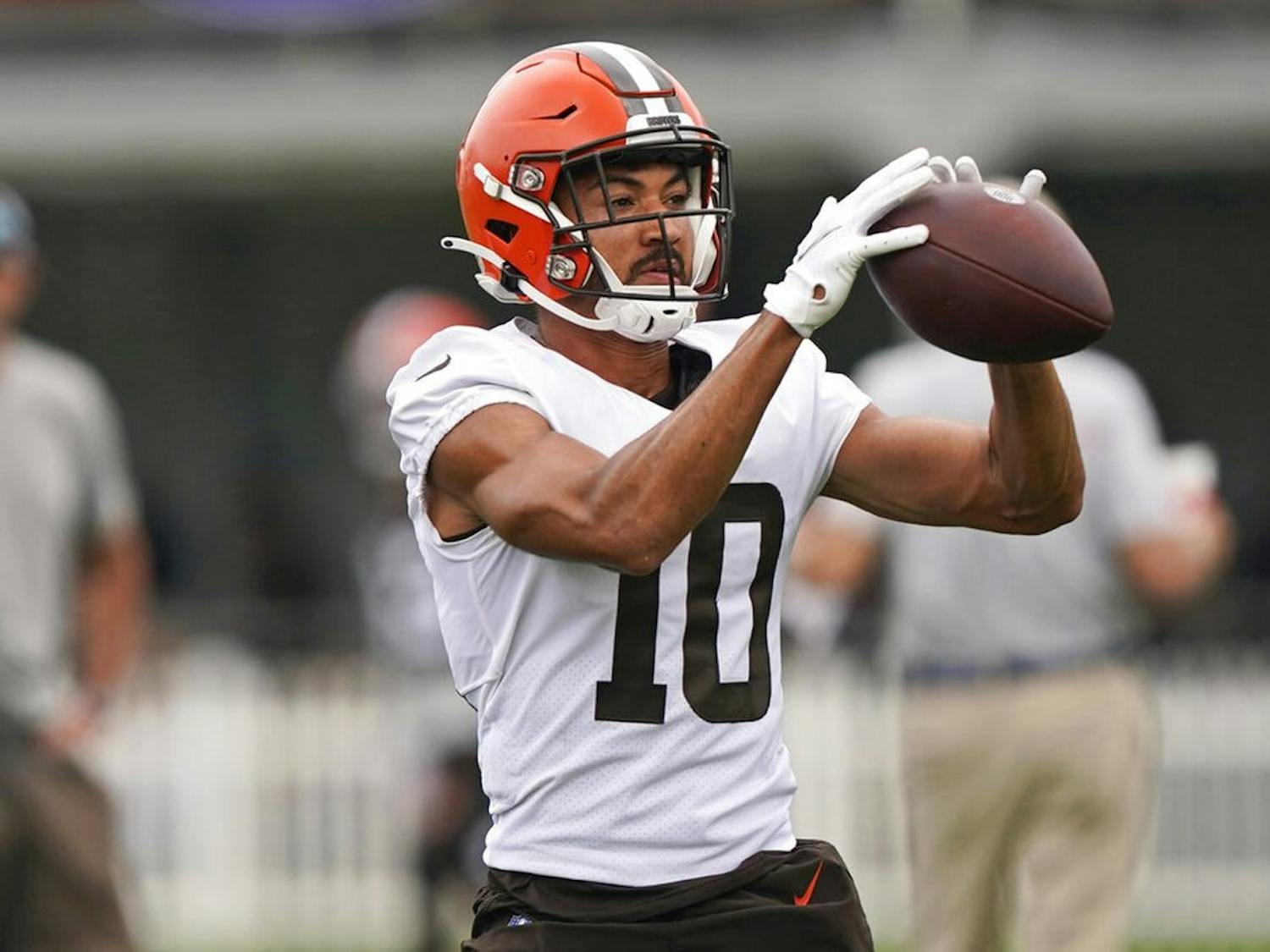 Cleveland Browns wide receiver Anthony Schwartz catches a pass at practice on Tuesday, Aug. 17, 2021, in Berea, Ohio.AP Photo/Tony Dejak