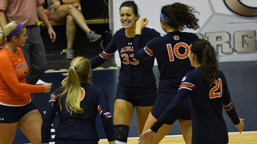 Auburn volleyball huddle 