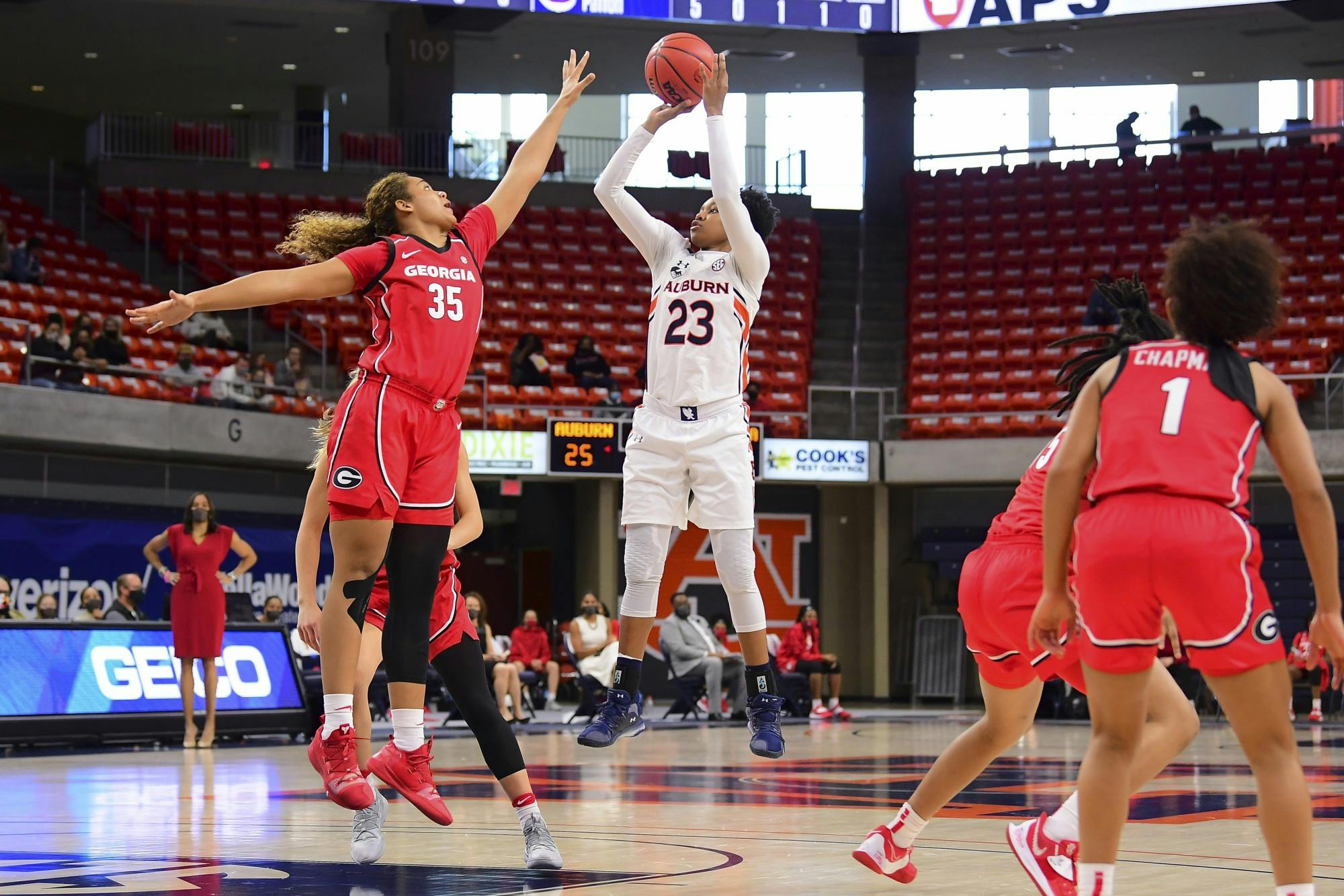 Honesty Scott-Grayson and Javyn Nicholson wbb aub vs uga 20210103 SL1_7725 edited.JPG