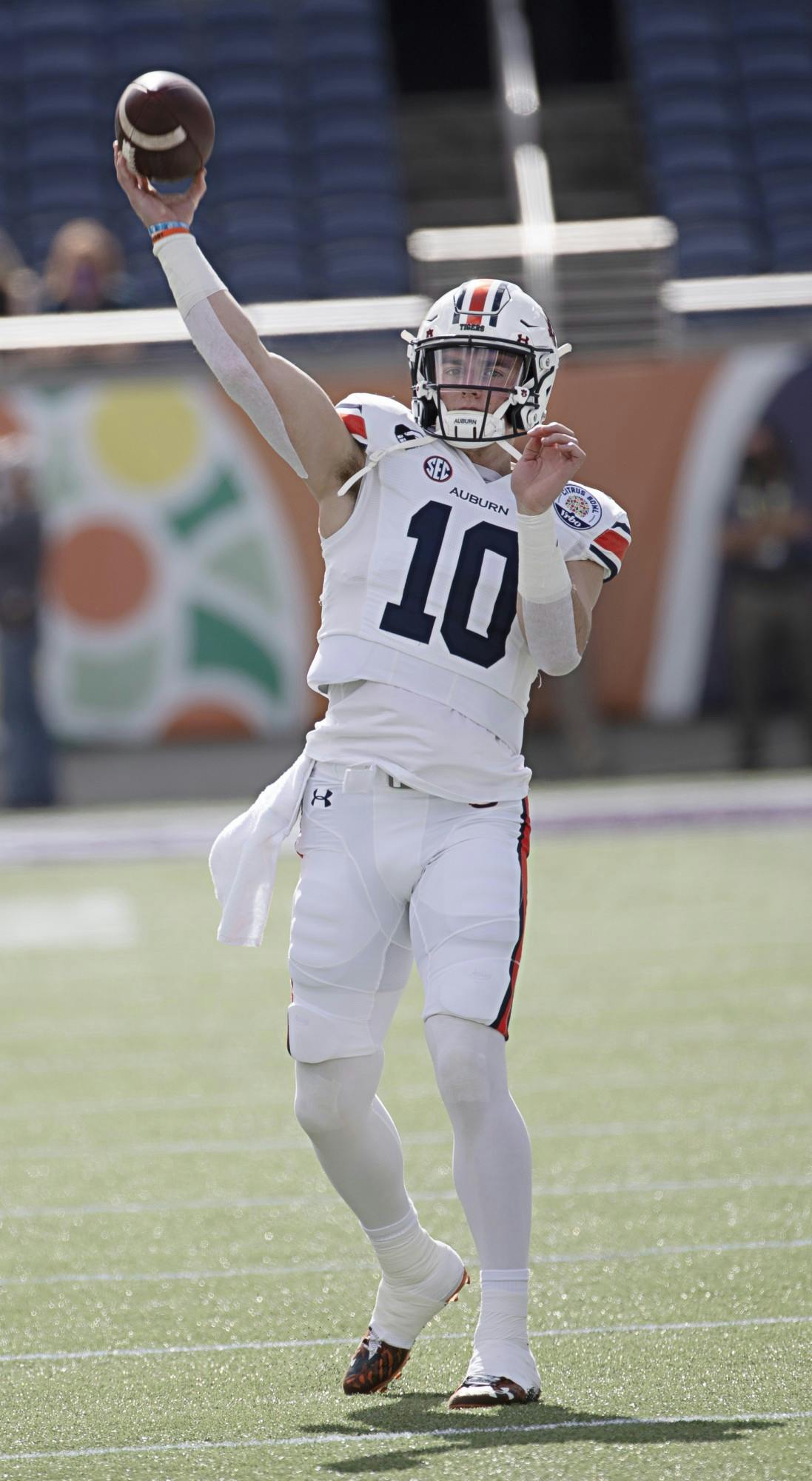 Auburn Tigers quarterback Bo Nix (10) (Orlando Sentinel Photo/Willie J. Allen Jr.) 