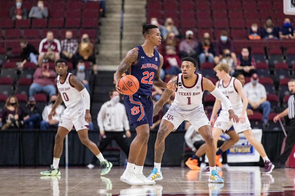 Allen Flanigan (22) vs. Texas A&M. Credit: Bailey Orr