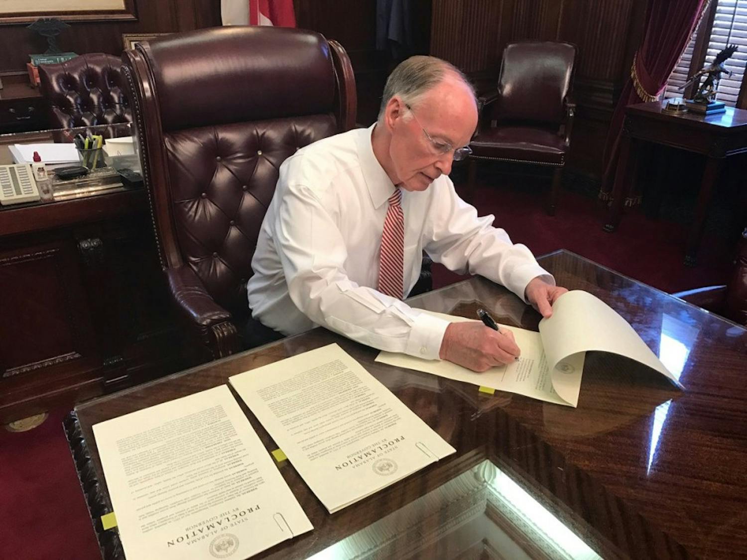 Governor Robert Bentley signs paperwork to declare State of Emergency