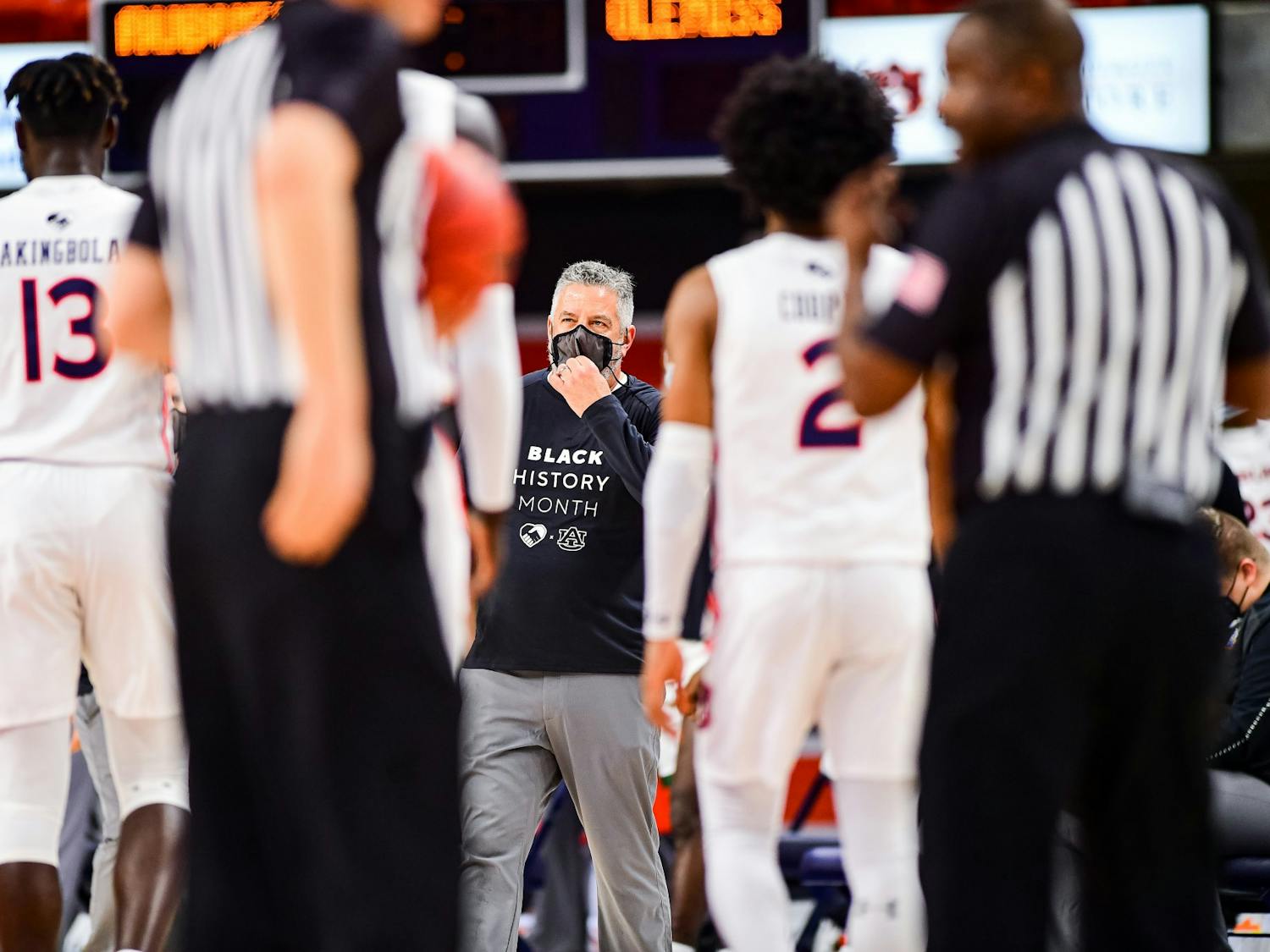 020621_Auburn_SL1_7832_Bruce Pearl talks to the team .jpg