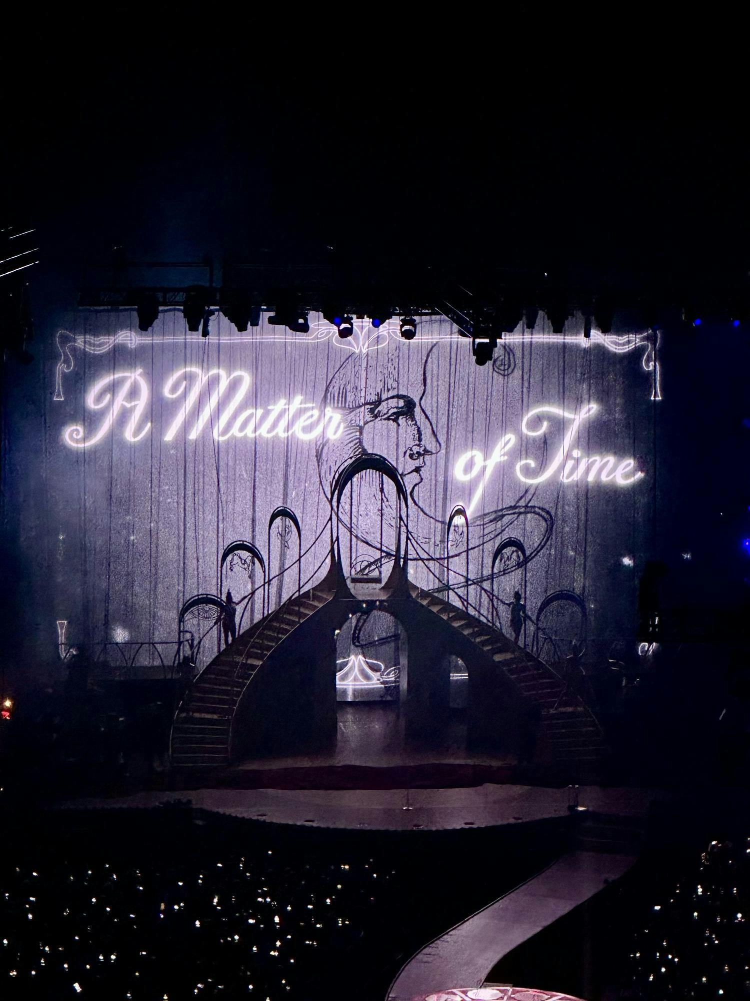 Laufey at State Farm Arena 09/16/2025 | By Aaron D'Angiolillo 