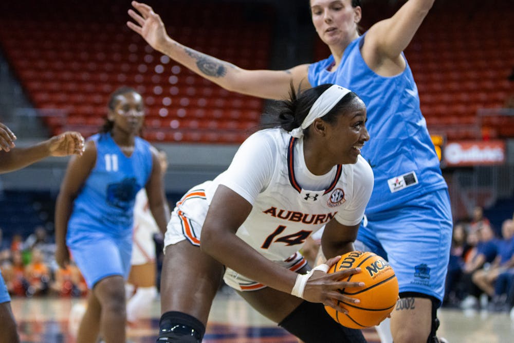 Auburn Women's Basketball forward Taylen Collins sets up points for her team. 

Gracie Murray, The Auburn Plainsman