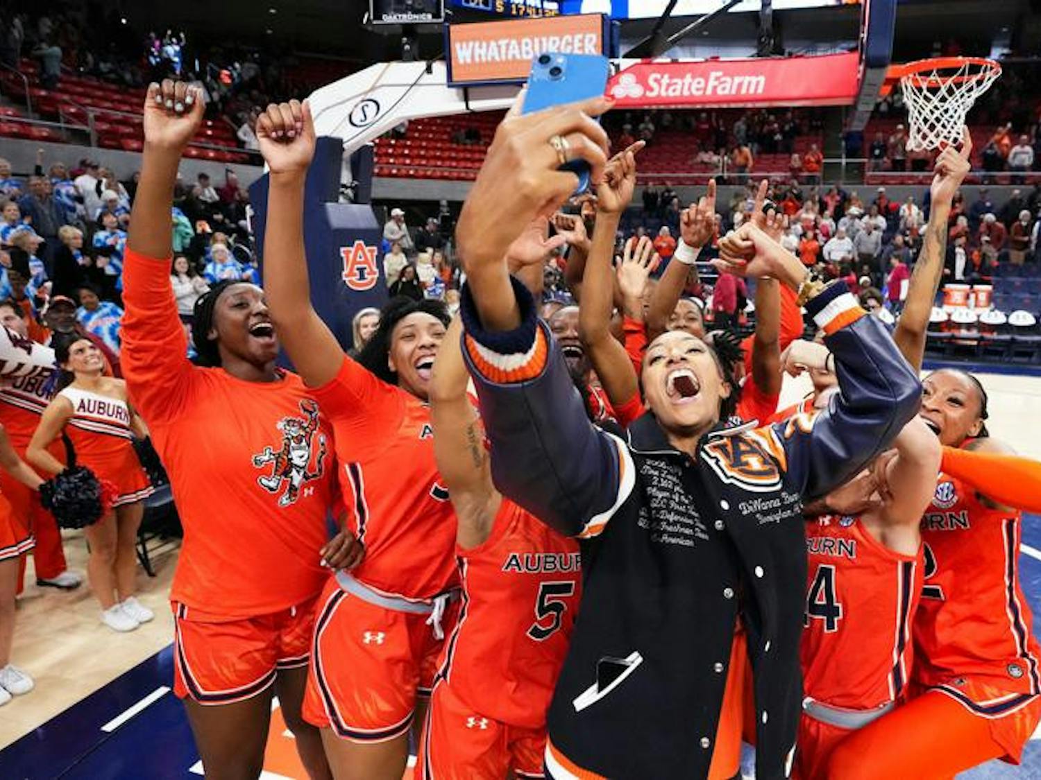 DeWanna_Bonner_and_The_Auburn_Women_s_Basketball_Team_20240121_WBB_vs_Bama_ZB_227.jpg