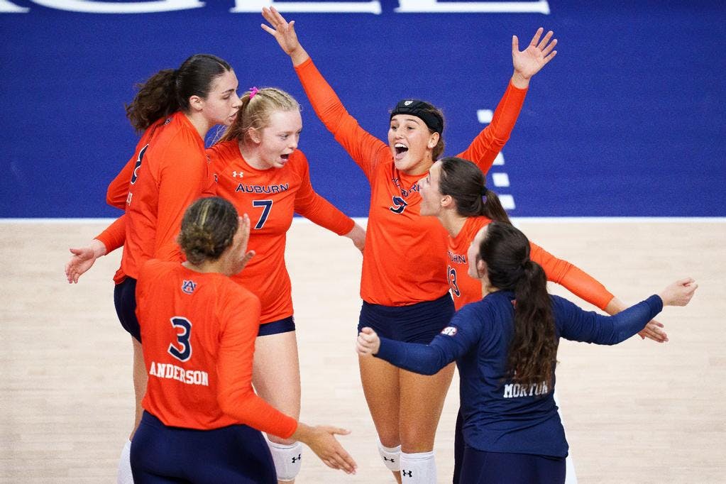 Auburn_Libero_Zoe_Slaughter__9___Auburn_Middle_Blocker_Kendal_Kemp__8___Auburn_Setter_Peyton_Dunn__7___Auburn_Libero_Paige_Thibault__13___Auburn_Libero_Sarah_Morton__2___Auburn_Pin_Hitter_Akasha_Anderson__3__2023.jpg