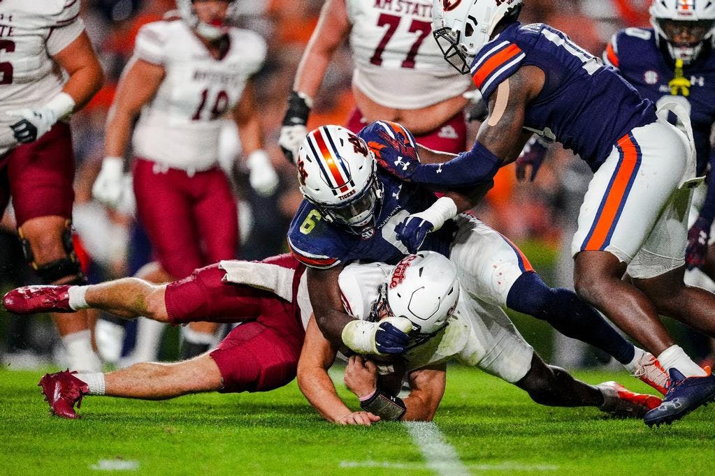 Auburn_Linebacker_Austin_Keys__6__20231118_FB_vsNMSU_JH_0228.jpg