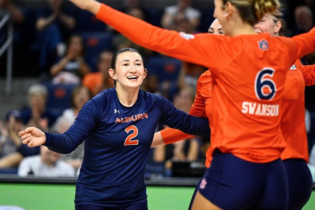 Auburn_Libero_Sarah_Morton__2__20230908_VB_vsCharlSouthern_JH_002.jpg