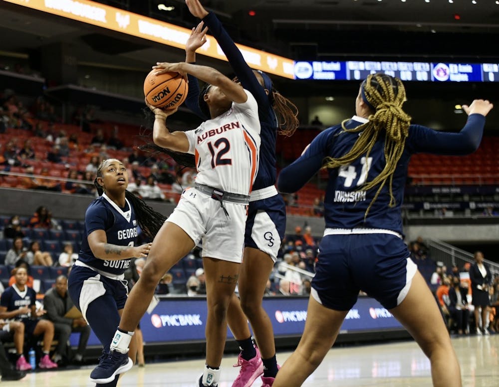 <p>Mar'Shaun Bostic drives for a layup, Auburn WBB vs. Georgia Southern on 11/11/2021</p>
<p>Photo by Elaina Eichorn/Auburn Athletics.</p>