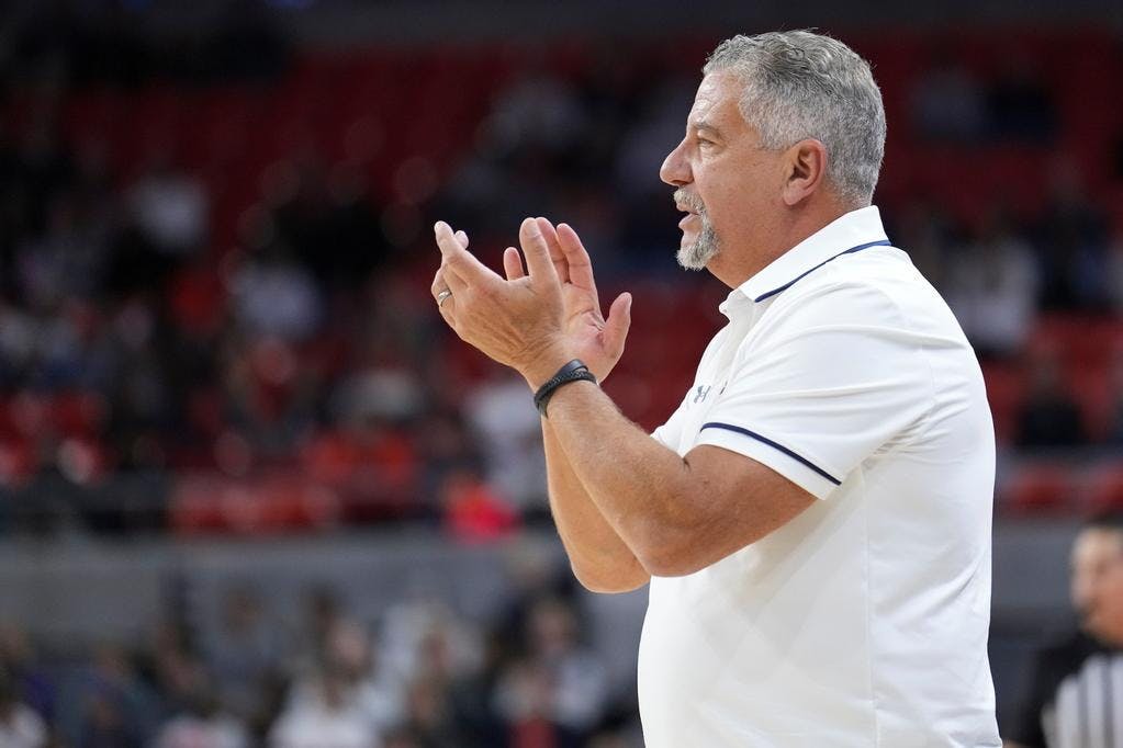 Head_Coach_Bruce_Pearl_20231101_MBB_vsAUM_SL_041.jpg