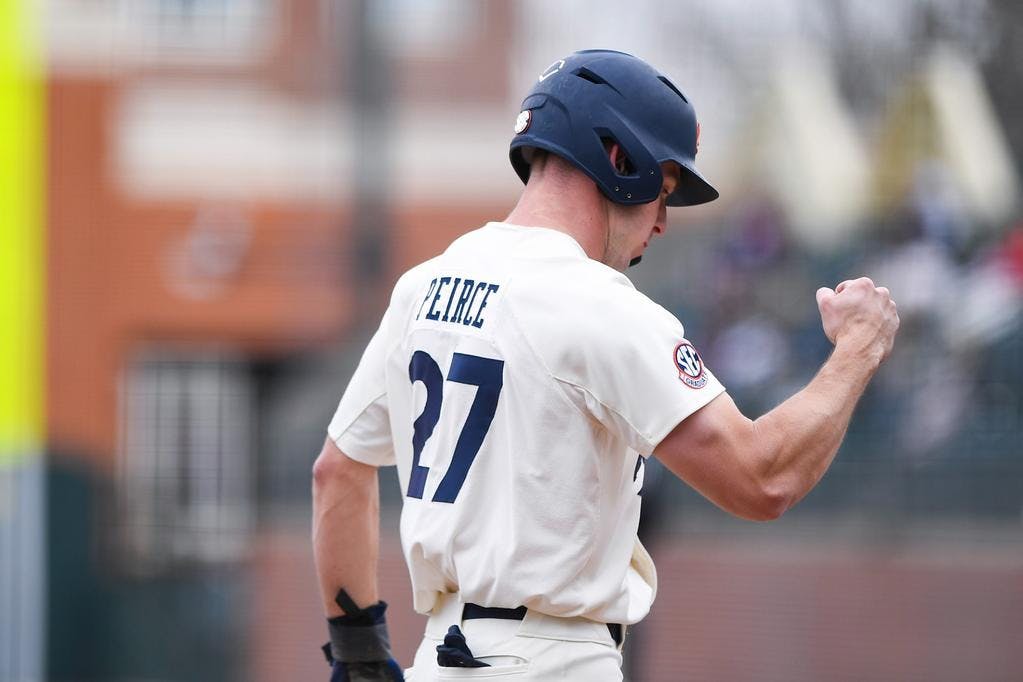 Auburn_Outfielder_Bobby_Peirce__27__20240217_BSB_vs_EKU_NI_021.jpg