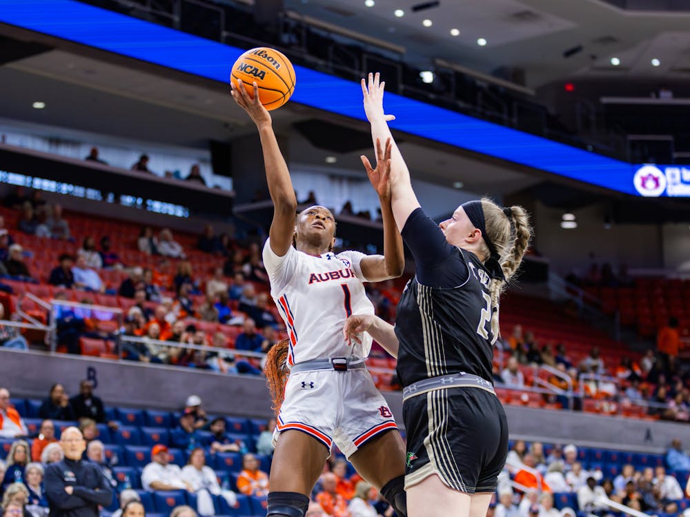 Celia Sumbane attempts a contested layup vs UAB on Dec. 8, 2024. Photo by Luca Flores | The Auburn Plainsman