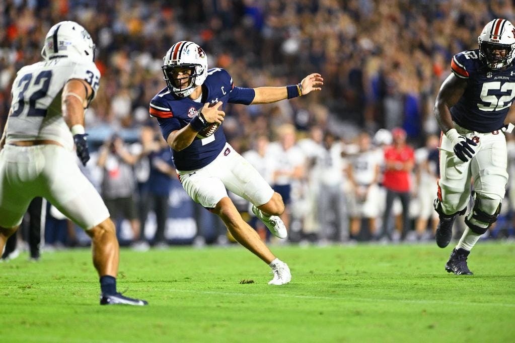 Auburn_Quarterback_Payton_Thorne__1__20230916_FB_vsSAMFORD_JH_0580.jpg
