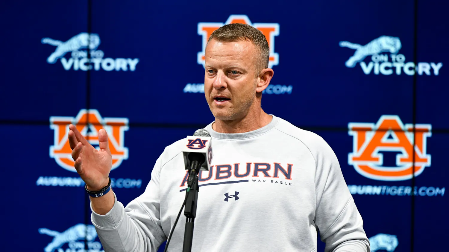 AU FB Presser