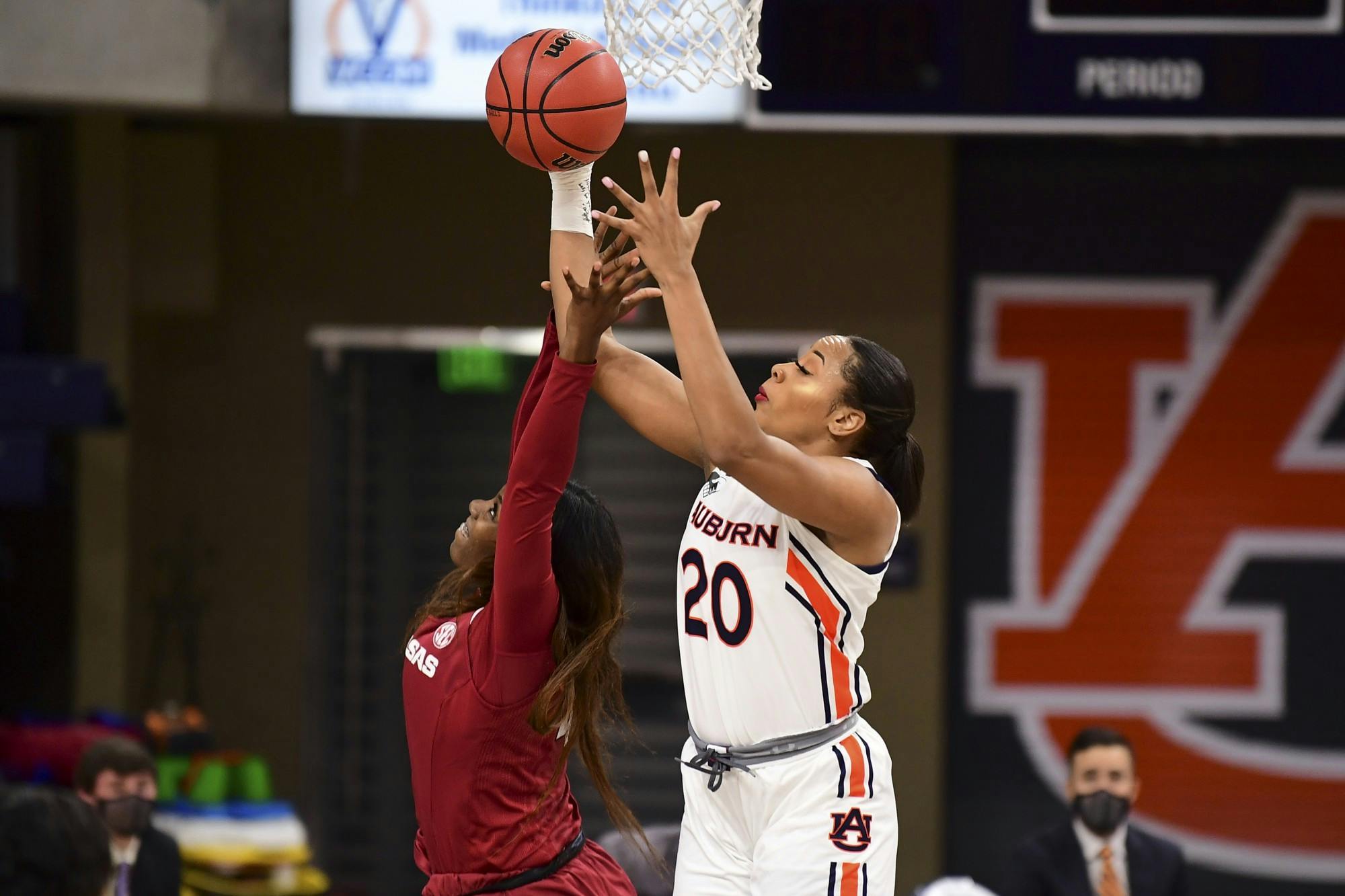 Unique Thompson and Erynn Barnum wbb aub vs ark SL1_8321 edited.JPG