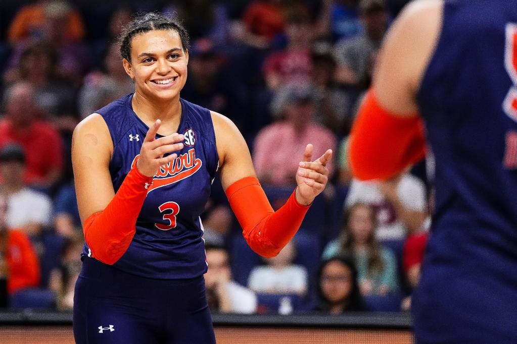 Auburn_Pin_Hitter_Akasha_Anderson__3__20230826_VB_vsJaxSt_ZB_0009__1_.jpg