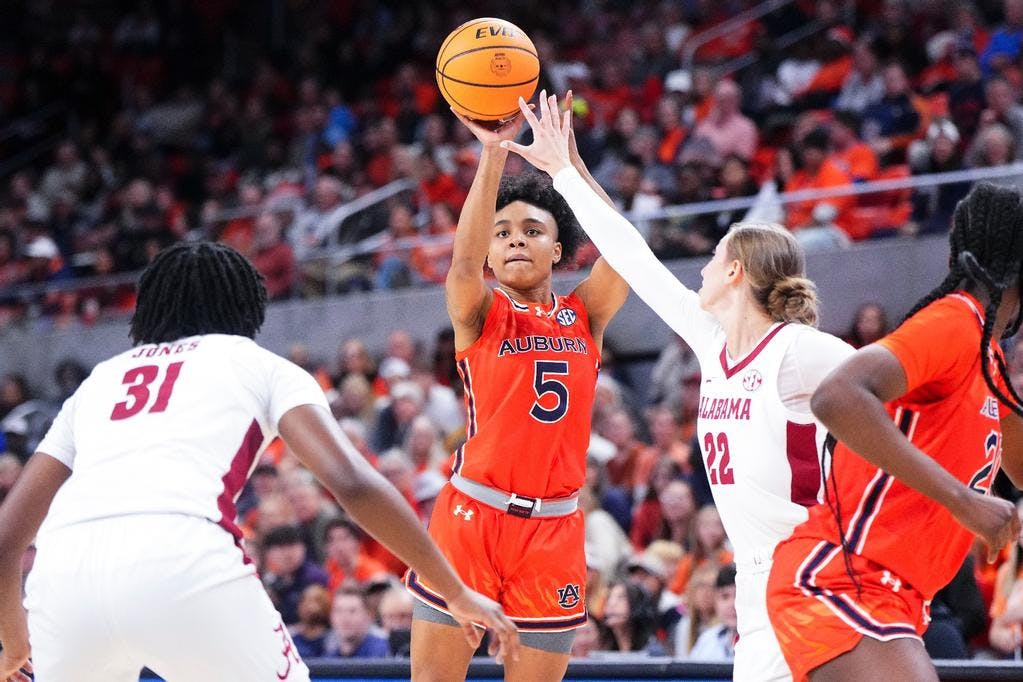 Auburn_s_Sydney_Shaw__5__20240121_WBB_vs_Bama_ZB_063.jpg