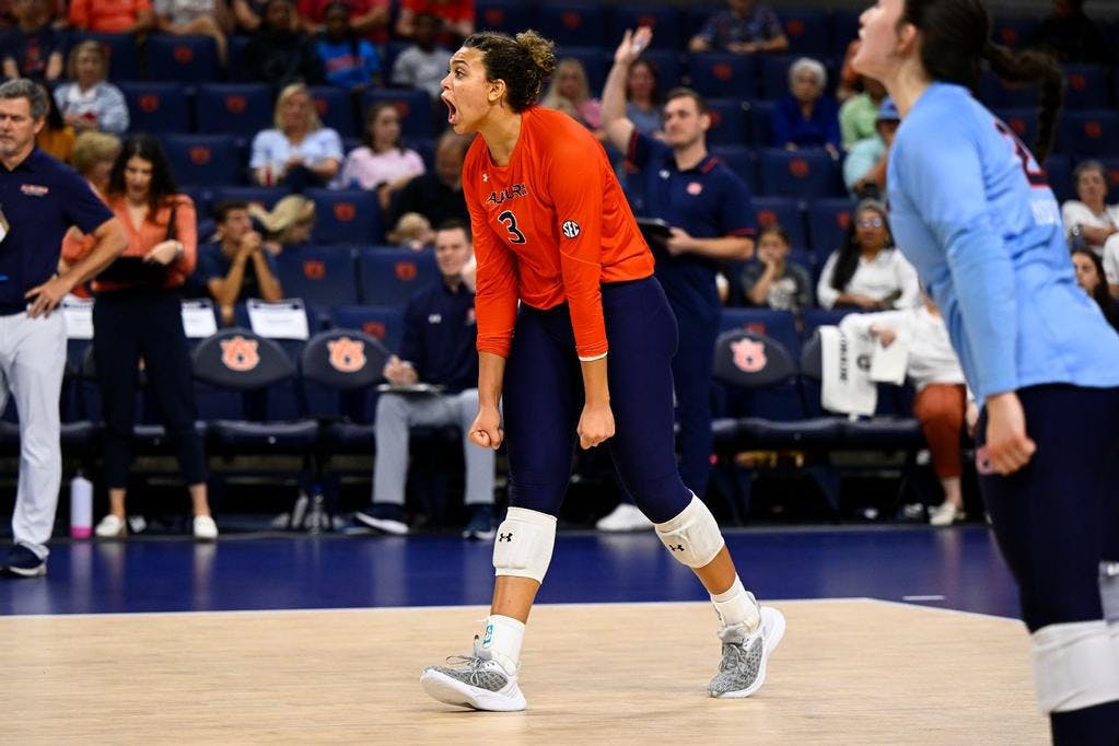 Auburn_Pin_Hitter_Akasha_Anderson__3__20230924_VB_vsOleMiss_JH_047.jpg