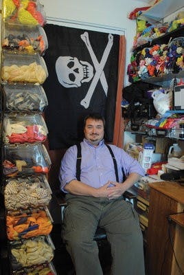 DeWayne Reynolds, also known as dRmagic, makes balloon figures and animals at events in Auburn and the surrounding area. ( Maria Iampietro / Associate Photo Editor)