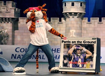 Aubie makes fun of NFL quarterback Brett Favre while dressed as YouTube phenomenon Antoine Dodson at the mascot championship in Orlando. (Rebekah Weaver / Assistant Photo Editor)