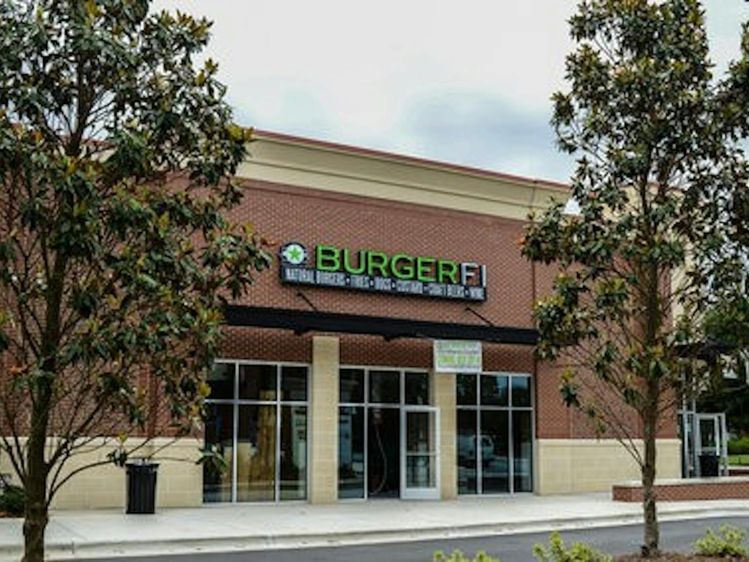 BurgerFi and Uncle Maddio's offer locals healthy food options in new shopping center