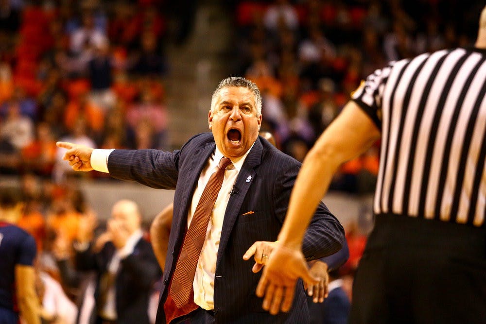 Bruce Pearl does not like the call. (Kenny Moss | Asst. Photo Editor)