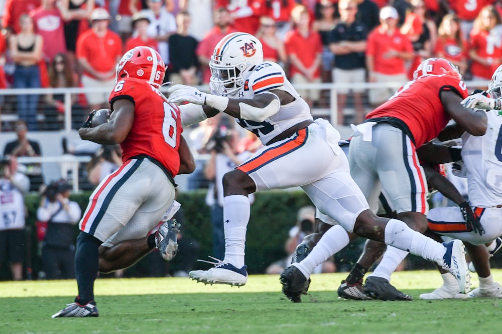 Auburn edge Derick Hall (29) moves to tackle a Georgia running back in a matchup against the Bulldogs in Sanford Stadium on Oct. 8, 2022.