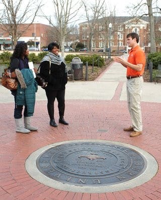 Emily Adams / ASSISTANT PHOTO EDITOR