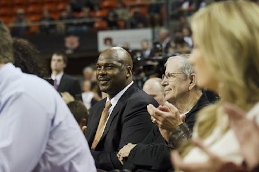 Chuck Person sits next to former Auburn basketball coach Sonny Smith during Bruce Pearl's introductory press conference. (Raye May / Design Editor)