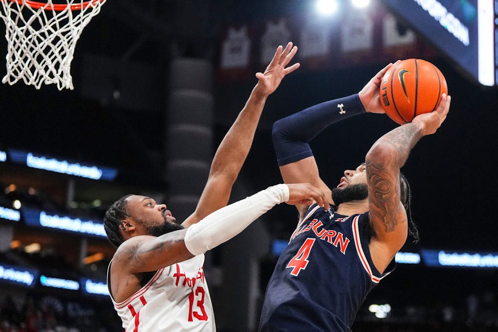 HOUSTON, TX - NOVEMBER 09 - Auburn's Johni Broome (4) during the game between the #11 Auburn Tigers and the #4 Houston Cougars at Toyota Center in Houston, TX on Saturday, Nov. 9, 2024.

Photo by Zach Bland/Auburn Tigers