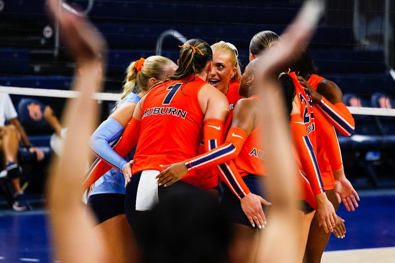 Auburn volleyball falls to No. 5 Wisconsin on the road